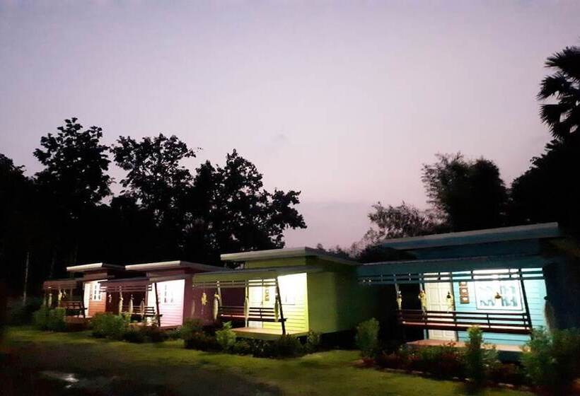 酒店 Chomnok Chommai Resort