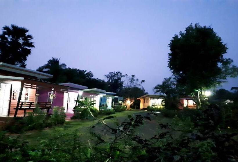 酒店 Chomnok Chommai Resort