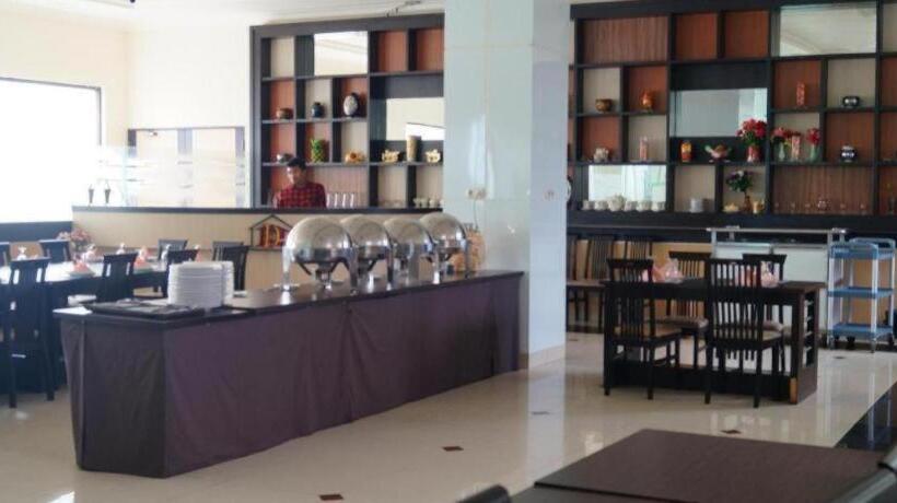 ホテル Derawan Indah