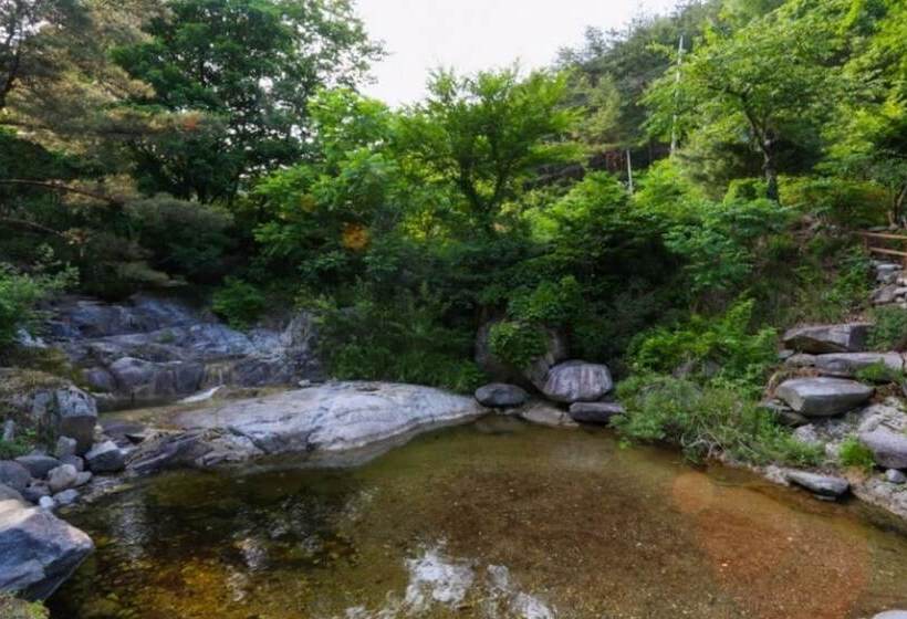 בית מלון כפרי Gangneung Yeon House Pension