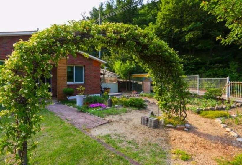 בית מלון כפרי Gangneung Yeon House Pension