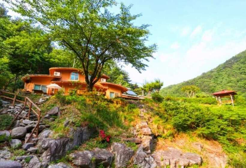 בית מלון כפרי Gangneung Yeon House Pension