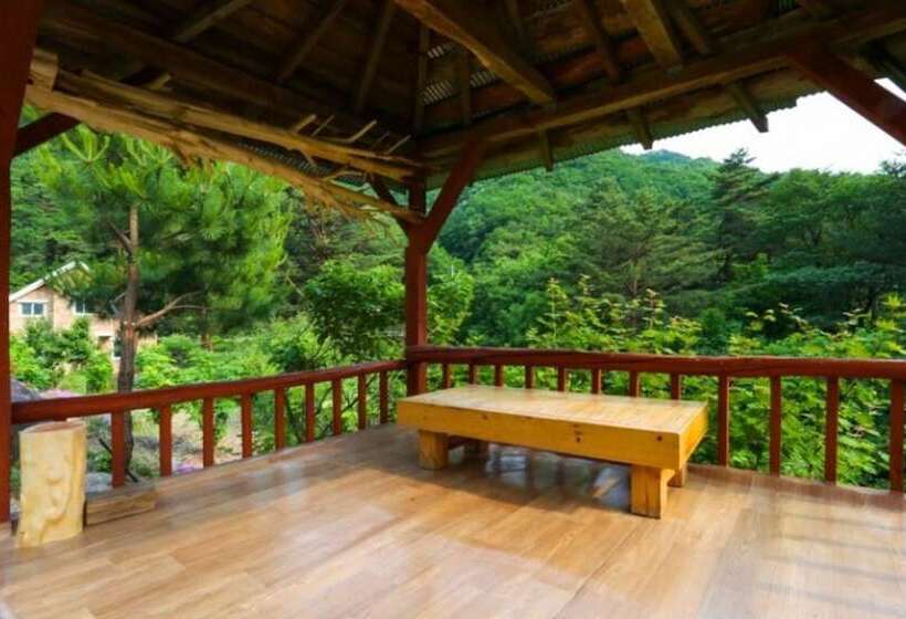 בית מלון כפרי Gangneung Yeon House Pension