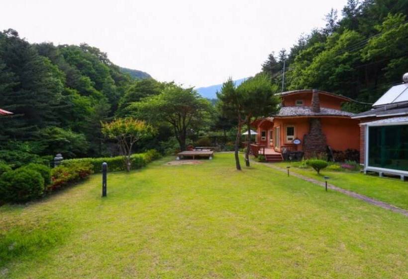 בית מלון כפרי Gangneung Yeon House Pension