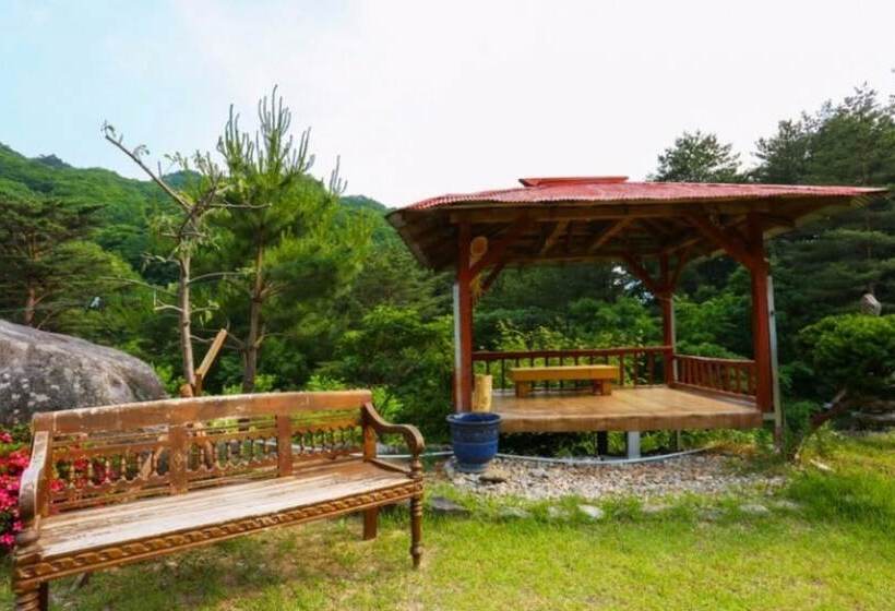 בית מלון כפרי Gangneung Yeon House Pension