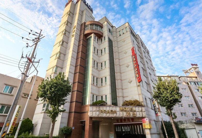 Prada Motel