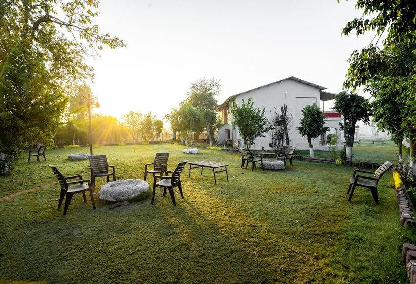 בית מלון כפרי Greenscape By Beyond Stay Madhai