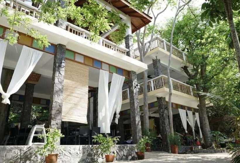 בית מלון כפרי La Luz Beach Resort