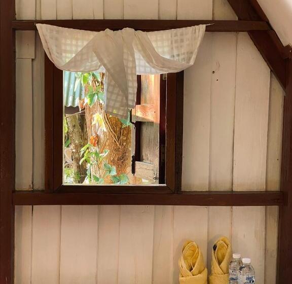 هتل Little Eden Guesthouse