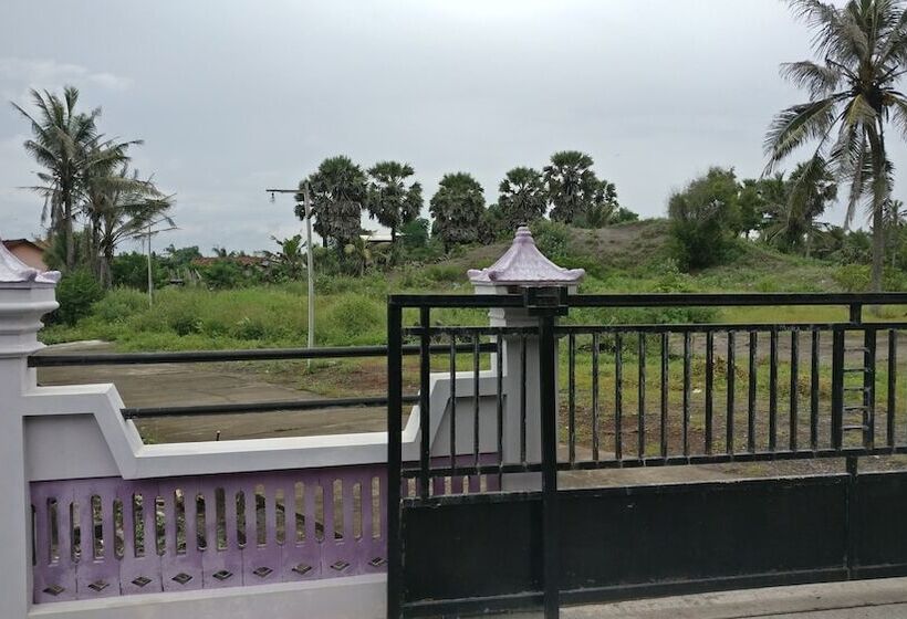 בית מלון כפרי Losmen Tut Wuri 2