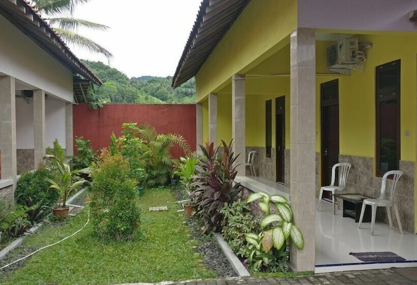 בית מלון כפרי Losmen Tut Wuri 2