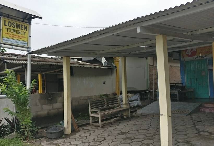 בית מלון כפרי Losmen Tut Wuri 2