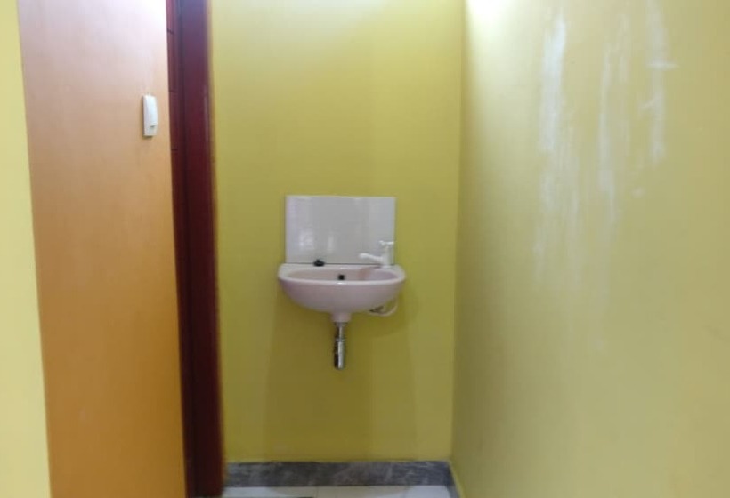 בית מלון כפרי Losmen Tut Wuri 2