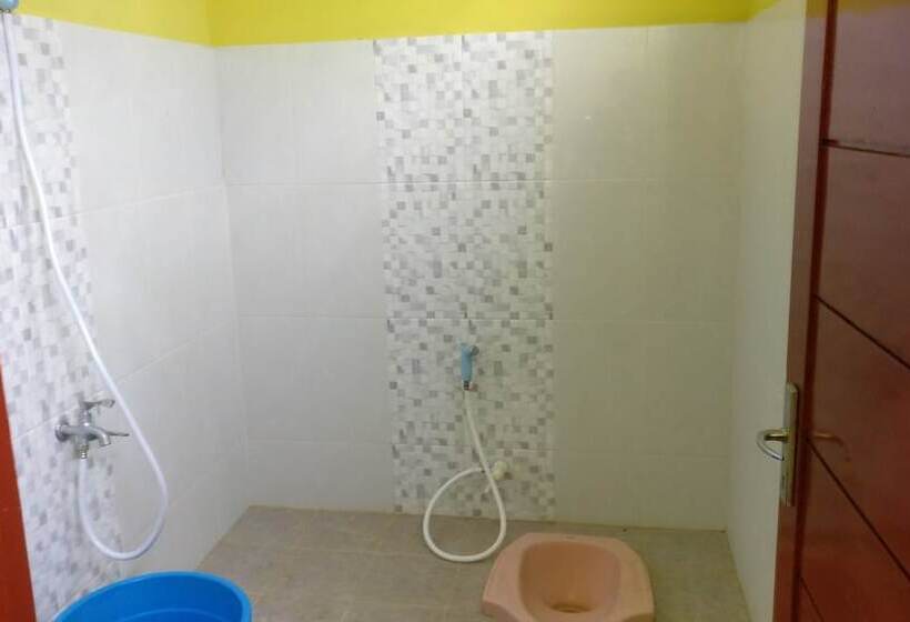 בית מלון כפרי Losmen Tut Wuri 2