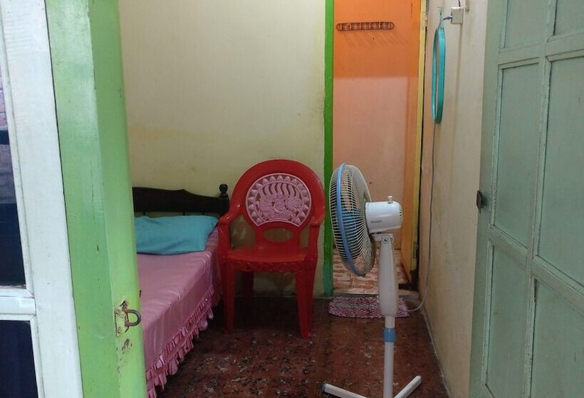 בית מלון כפרי Losmen Tut Wuri 2