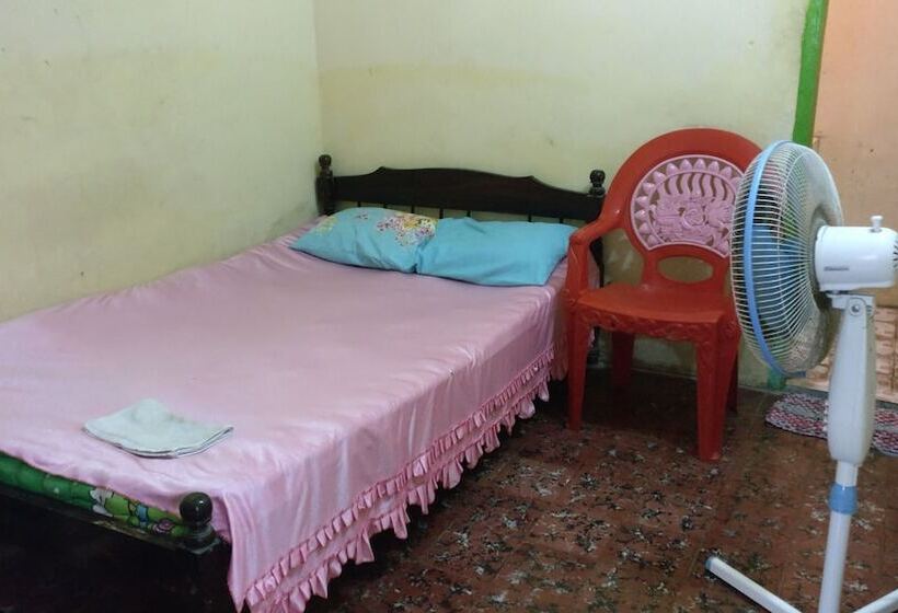 בית מלון כפרי Losmen Tut Wuri 2