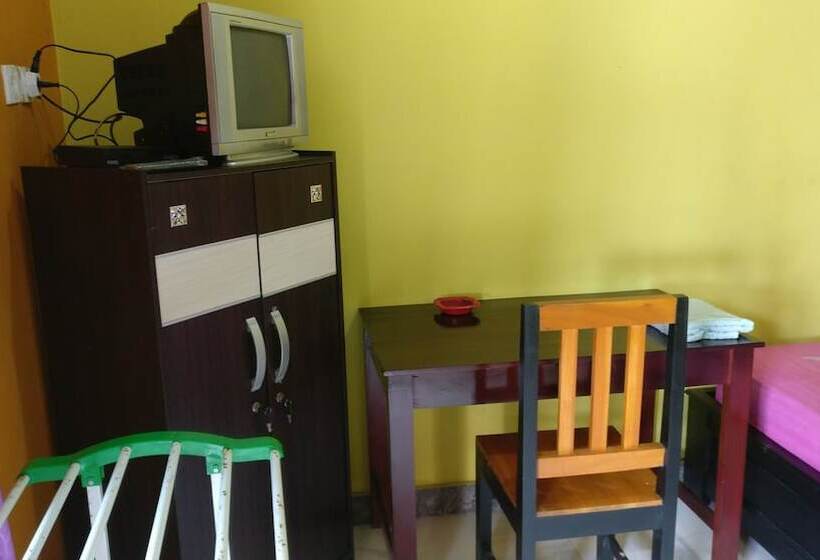 בית מלון כפרי Losmen Tut Wuri 2