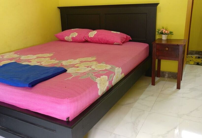 בית מלון כפרי Losmen Tut Wuri 2