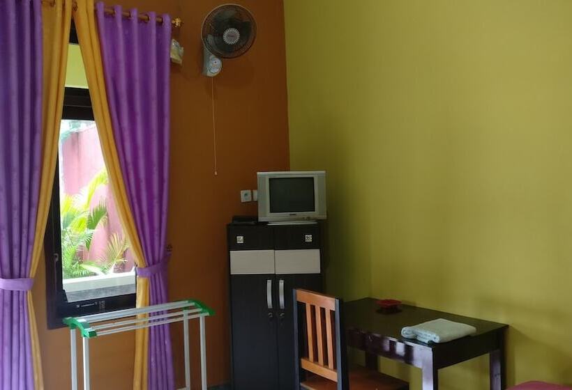 בית מלון כפרי Losmen Tut Wuri 2