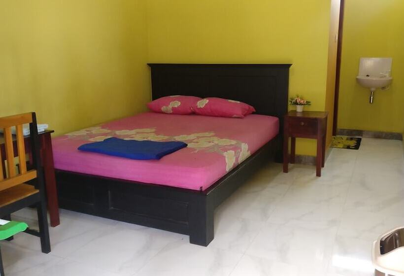 בית מלון כפרי Losmen Tut Wuri 2