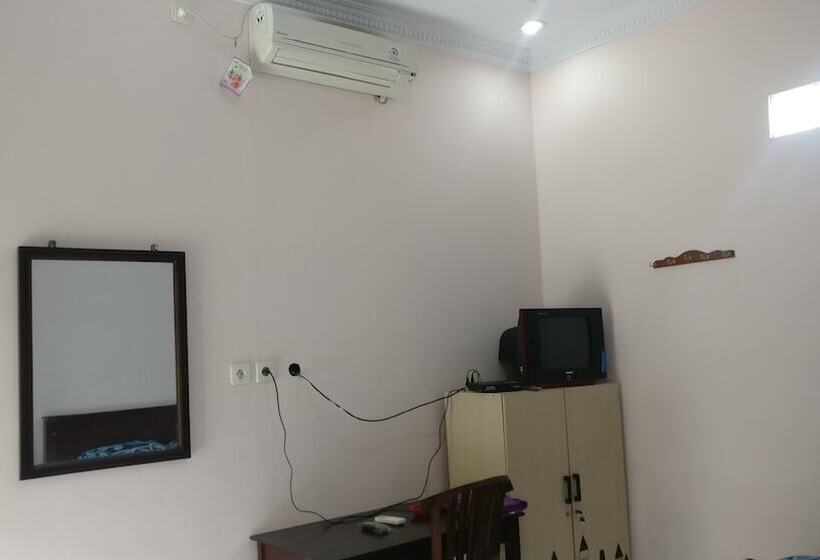 בית מלון כפרי Losmen Tut Wuri 2