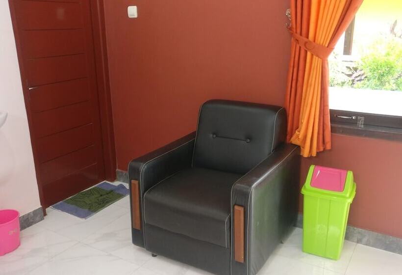 בית מלון כפרי Losmen Tut Wuri 2