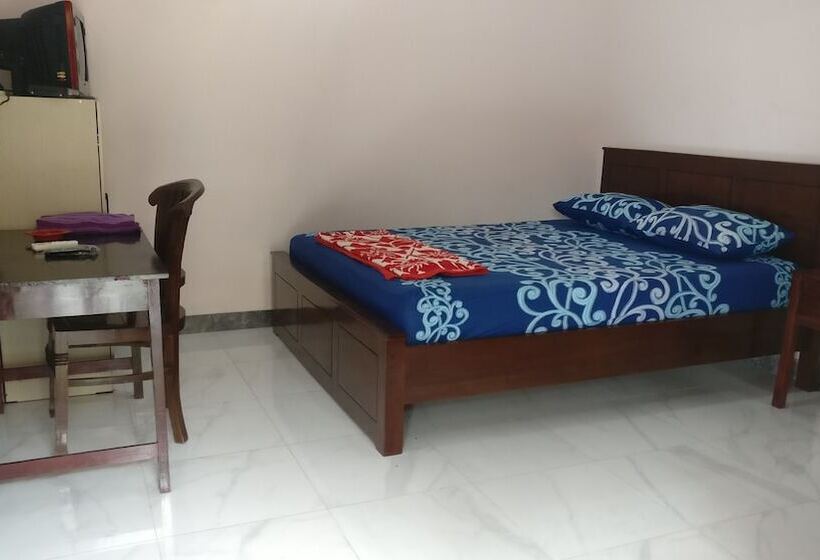 בית מלון כפרי Losmen Tut Wuri 2