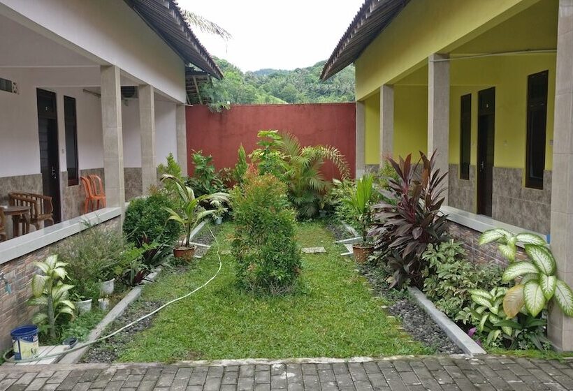 בית מלון כפרי Losmen Tut Wuri 2