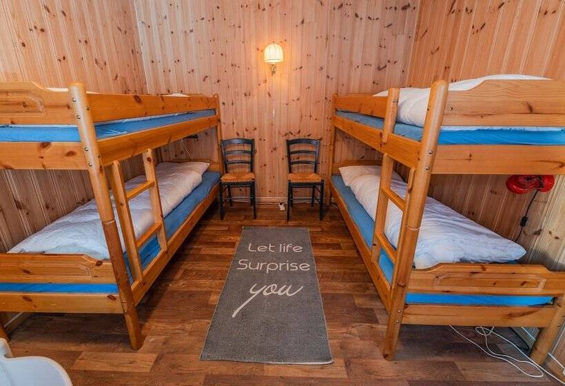 Отель Lydersen Rorbuer Hostel And Apartments Kvalvika And Rytten