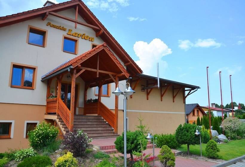 فندق Penzion Larion