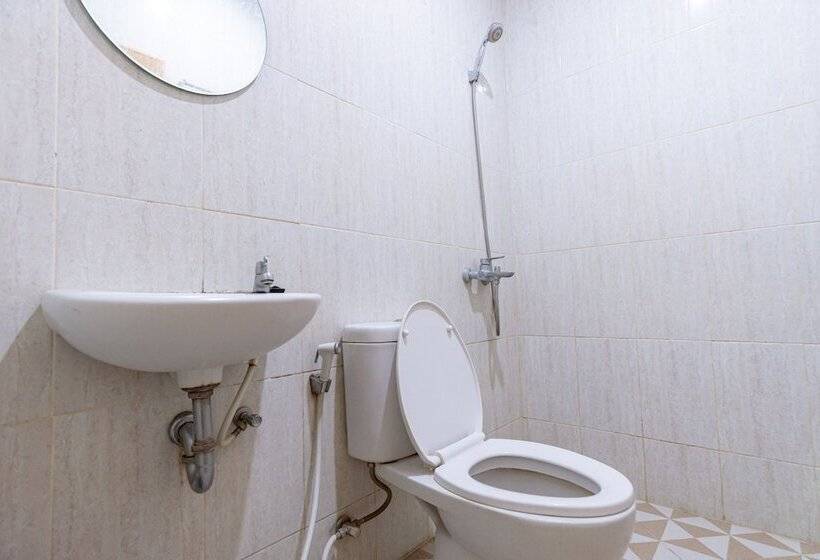 בית מלון כפרי Reddoorz @ Medan Johor 2