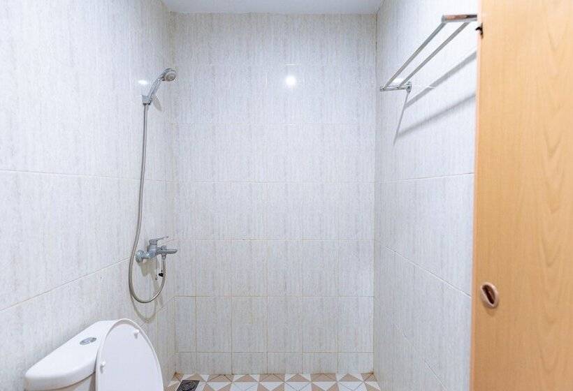 בית מלון כפרי Reddoorz @ Medan Johor 2