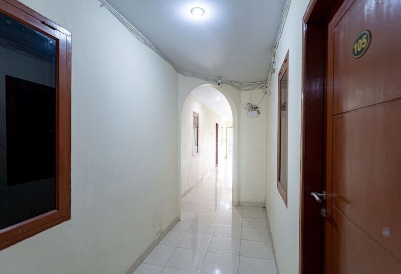 בית מלון כפרי Reddoorz @ Medan Johor 2