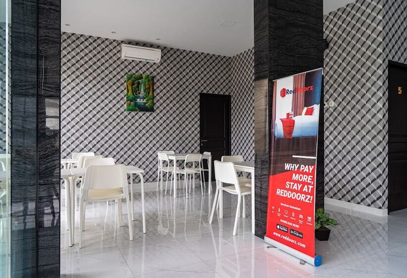 فندق Formerly Reddoorz Plus Near Teras Kota 3