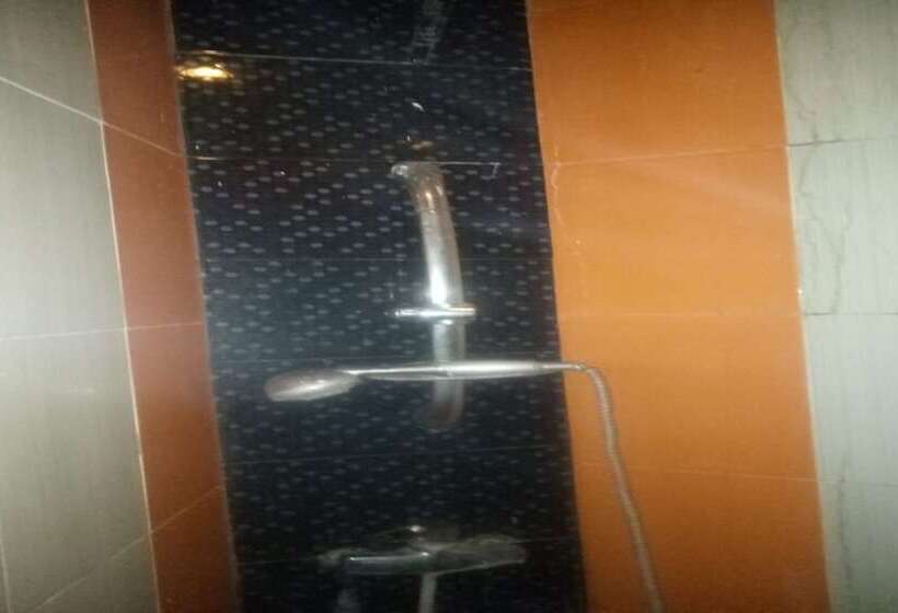 בית מלון כפרי Villa Karsinem Pasuruan By Oyo Rooms