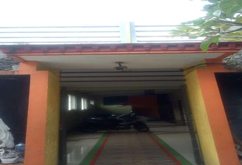 בית מלון כפרי Villa Karsinem Pasuruan By Oyo Rooms