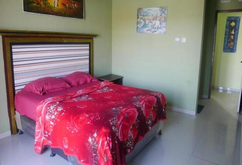 בית מלון כפרי Villa Karsinem Pasuruan By Oyo Rooms