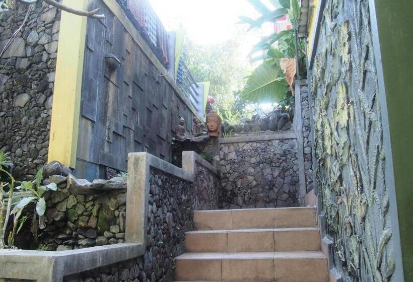 בית מלון כפרי Villa Karsinem Pasuruan By Oyo Rooms