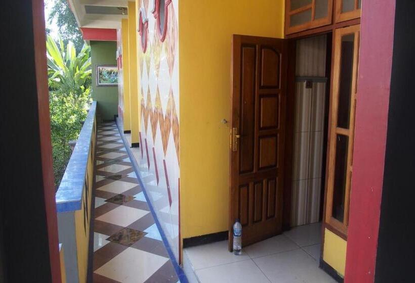 בית מלון כפרי Villa Karsinem Pasuruan By Oyo Rooms
