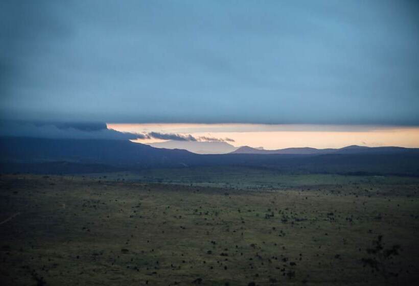 Hotel Lions Bluff Lodge