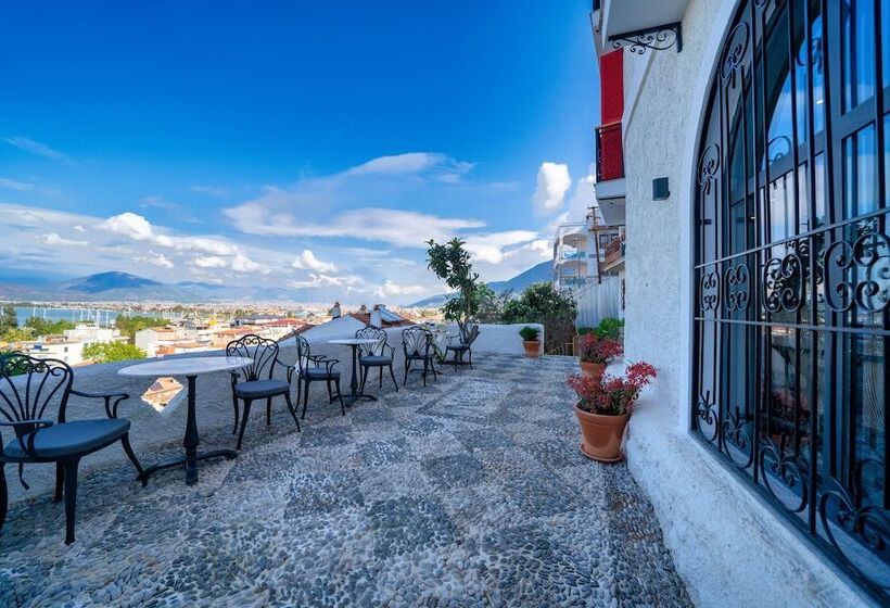 Отель Reddoors Suites Sea View