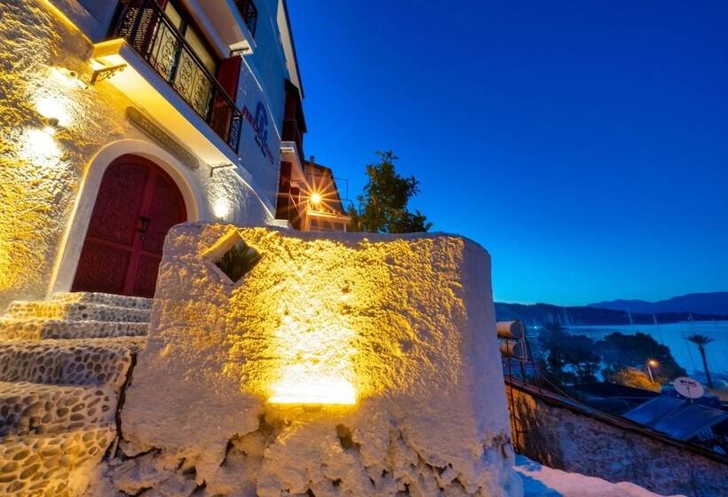 Отель Reddoors Suites Sea View