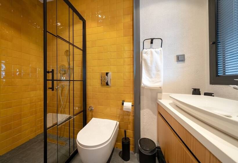 Отель Reddoors Suites Sea View