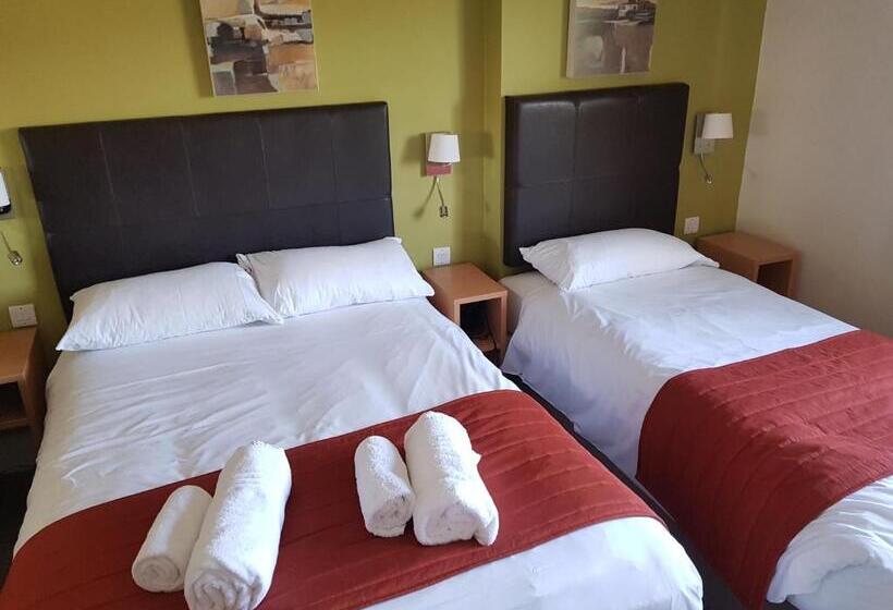 בית מלון כפרי Rose And Crown