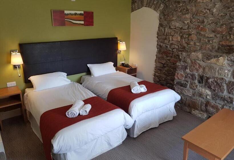 בית מלון כפרי Rose And Crown