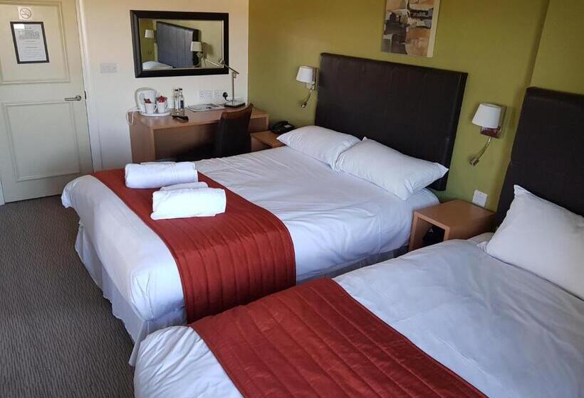 בית מלון כפרי Rose And Crown