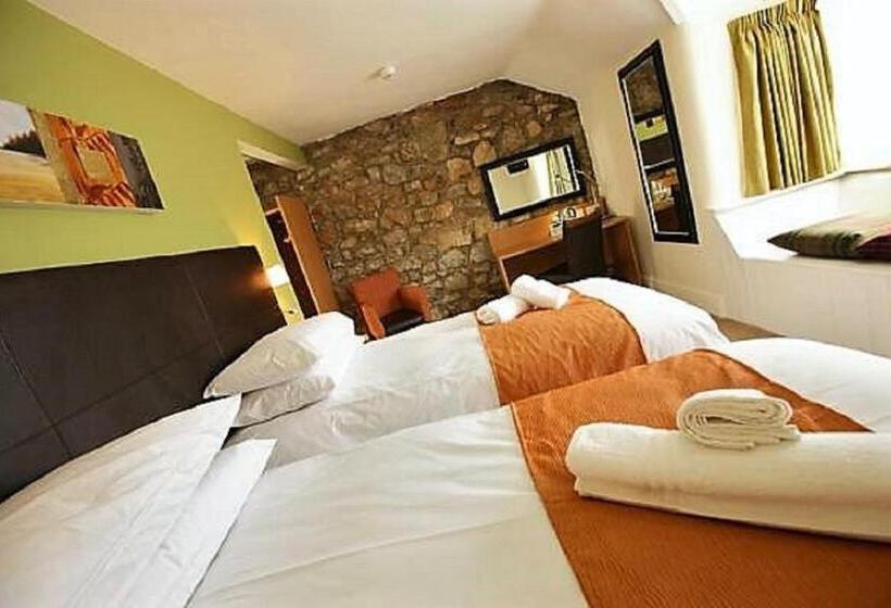 בית מלון כפרי Rose And Crown