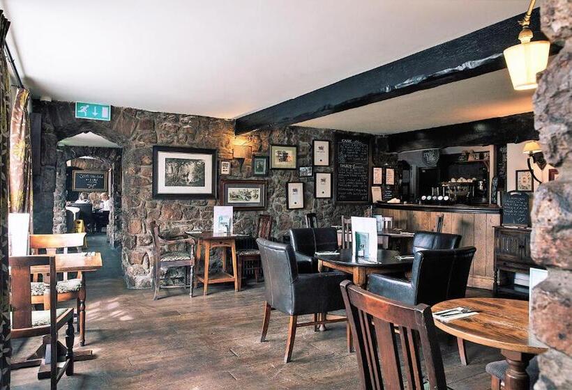 בית מלון כפרי Rose And Crown