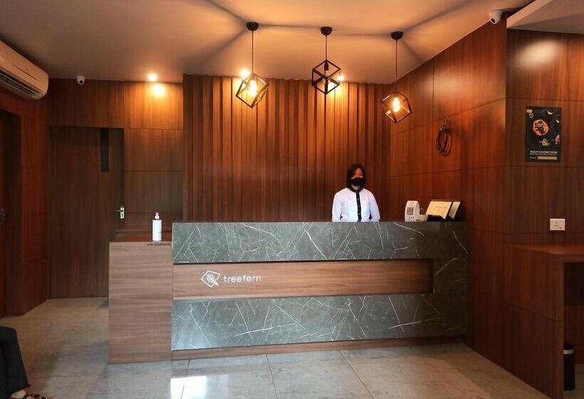 هتل Tree Fern