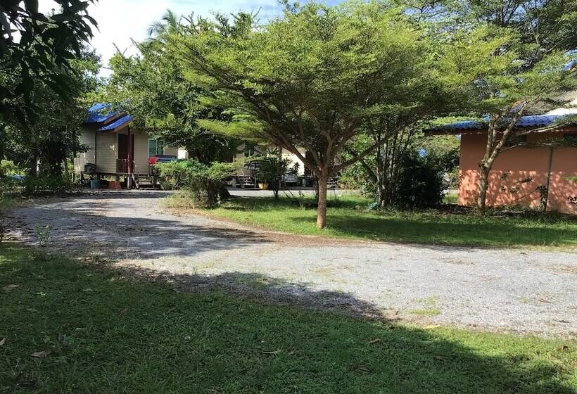 هتل Ban Chomlay Resort Satun